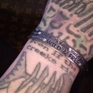 Bracelet with toggle